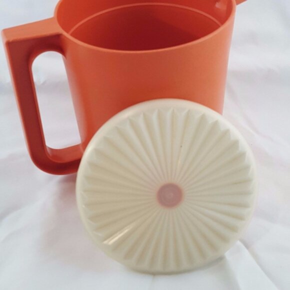 Tupperware Water Juice Pitcher 1575-9 Push Button Seal Holds 1.5 Quarts Orange - Picture 8 of 8